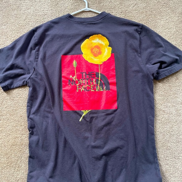 North face tee - Picture 3 of 3
